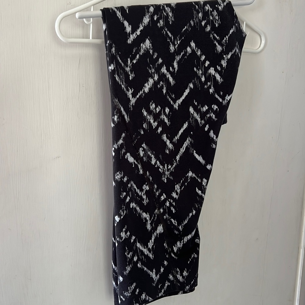 North Face leggings Charcoal and White Sz L